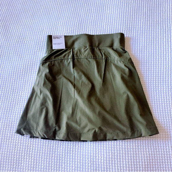 NWT♥️NIKE $75 BLISS SKORT SKIRT XS ARMY GREEN 2 POCKET GOLF TENNIS WORKOUT RUN - Picture 3 of 9